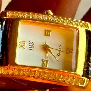 CAMROSE KROSS JBK JACKIE KENNEDY GOLD TONE CRYSTAL QUARTZ WATCH used